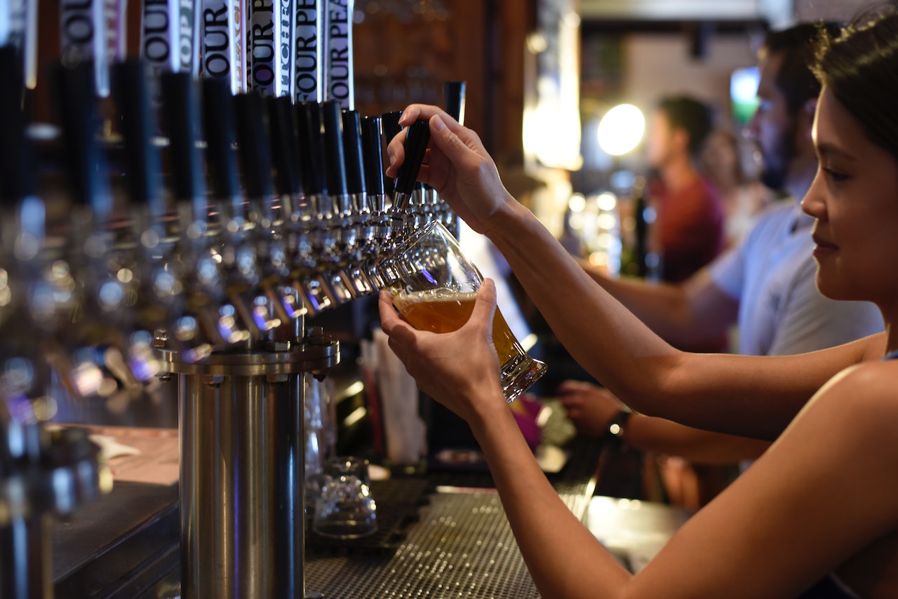 $233,000 Owner Benefit  Established Bar and Restaurant for Sale Fort Myers